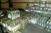 На Буковині виявили підпільний склад фальсифікованого алкоголю і цигарок приблизно на пів мільйона гривень