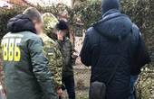 Двох корумпованих прикордонників виявили та затримали на Буковині