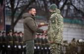 Поліцейський з Чернівців отримав «Героя України» з рук Зеленського на Софійській площі 