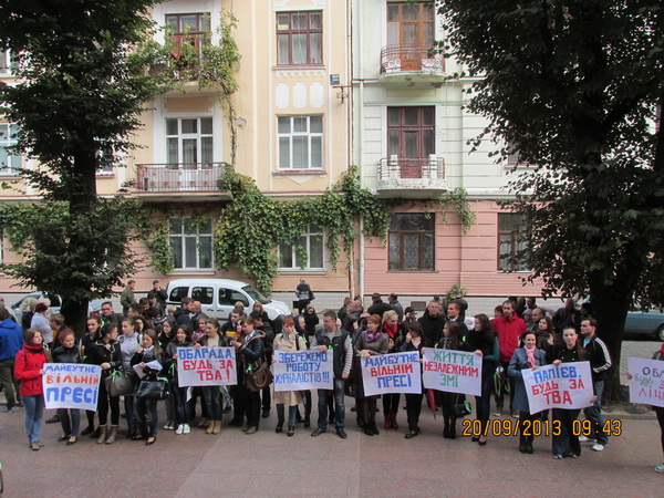 Провладна більшість Чернівецької облради не захотіла слухати журналістів