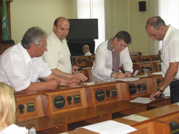 Депутати буковинської «Батьківщини» запропонували колегам схвалити підписання Угоди про Асоціацію з ЄС