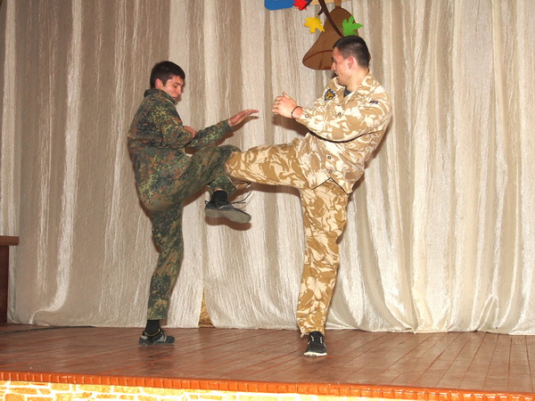 Кельменецьким ліцеїстам дали кілька уроків військово-прикладного бойового мистецтва