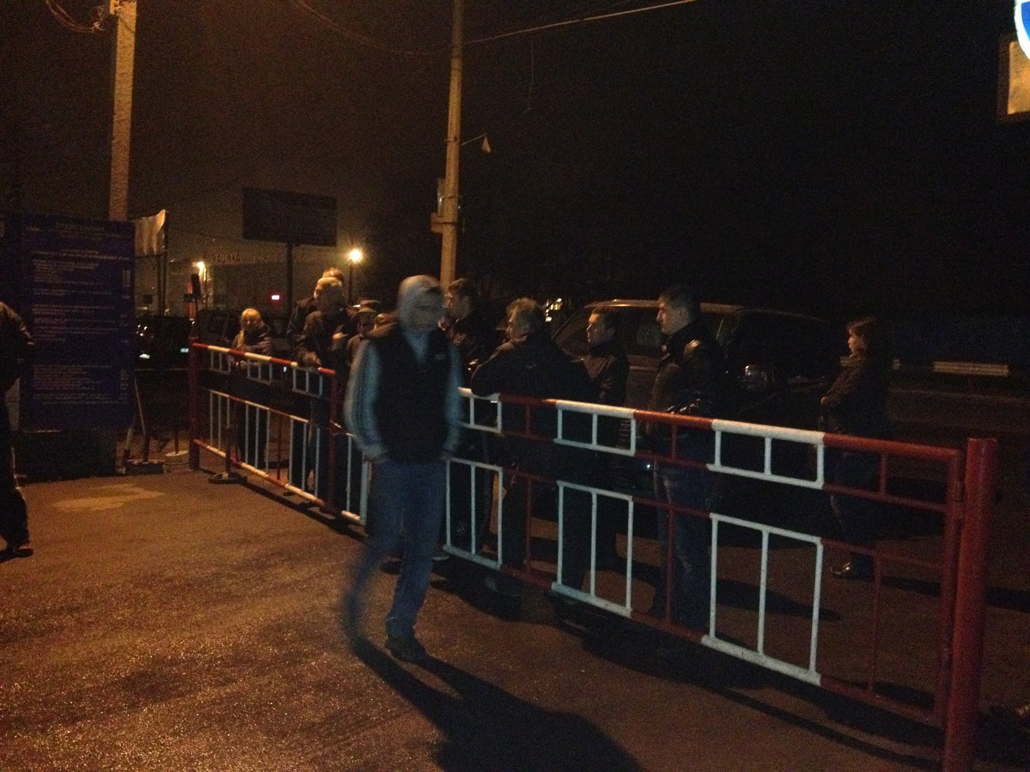 То все таки ембарго чи  графік завозу товарів? (Повне відео нічних подій у 5 секторі 'Калинки')