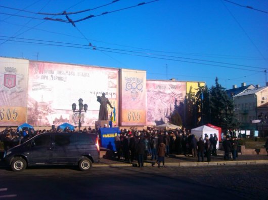 У Чернівцях закликали припинити репресії і засудили зрадницькі угоди Януковича з Кремлем