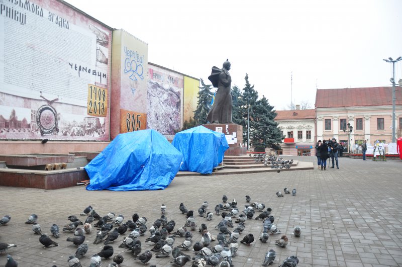 Для міліції особливо важливо, що нападники на чернівецький Євромайдан були без масок, нікого не били, а сам напад - не політичний