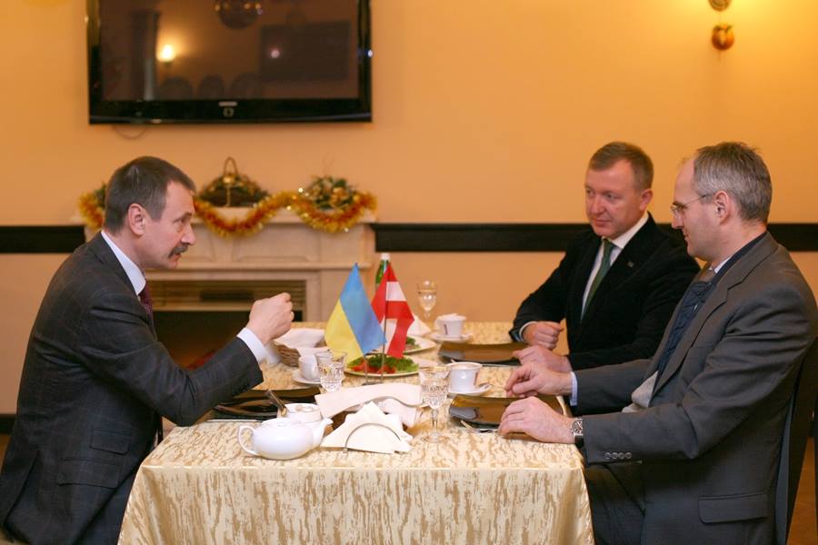 Папієв поснідав з послом Австрії 