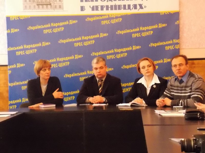 Сорок працівників інституту післядипломної освіти повстали проти наміру нав'язати їм Бауера