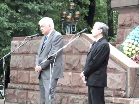 Гайничеру вважає, що в державі  і  області є важливіші питання, ніж боротьба за його посаду