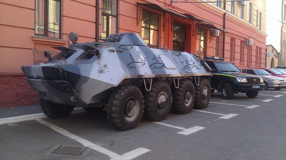 В Чернівцях зняли біл-борди з провокативними написами