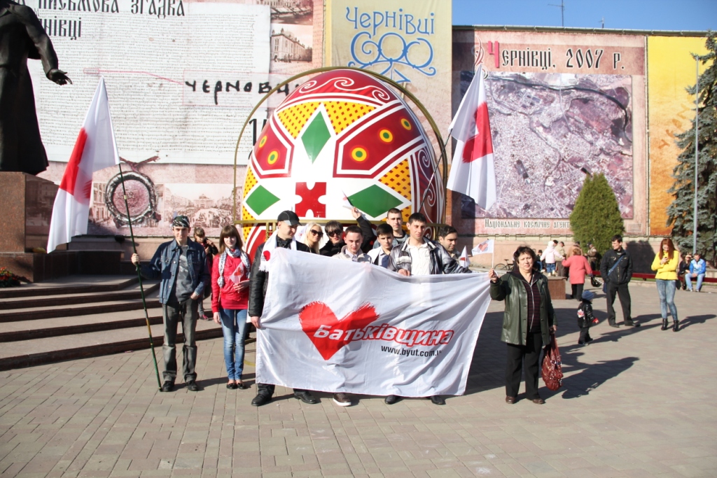 Нехай Небесна перемога осяє безліч ваших особистих перемог над злом, гріхом і зневірою