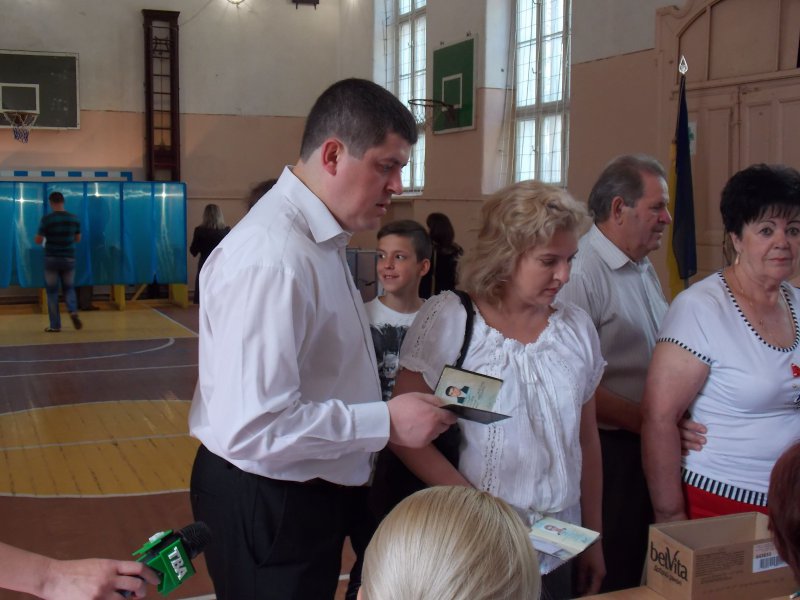 Міністр Бурбак проголосував в Чернівцях