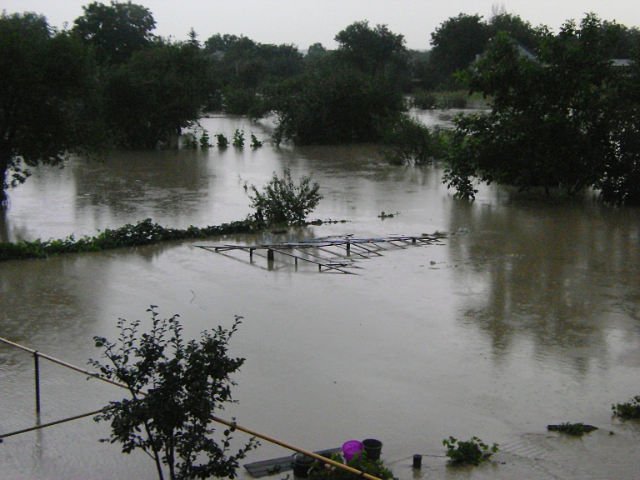 Після повені відновили проїзд по мосту через Прут