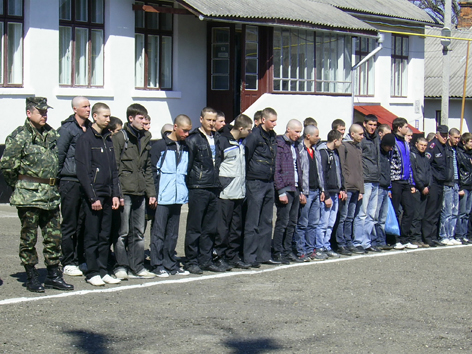 Призовників з Буковини відправили в полк президента