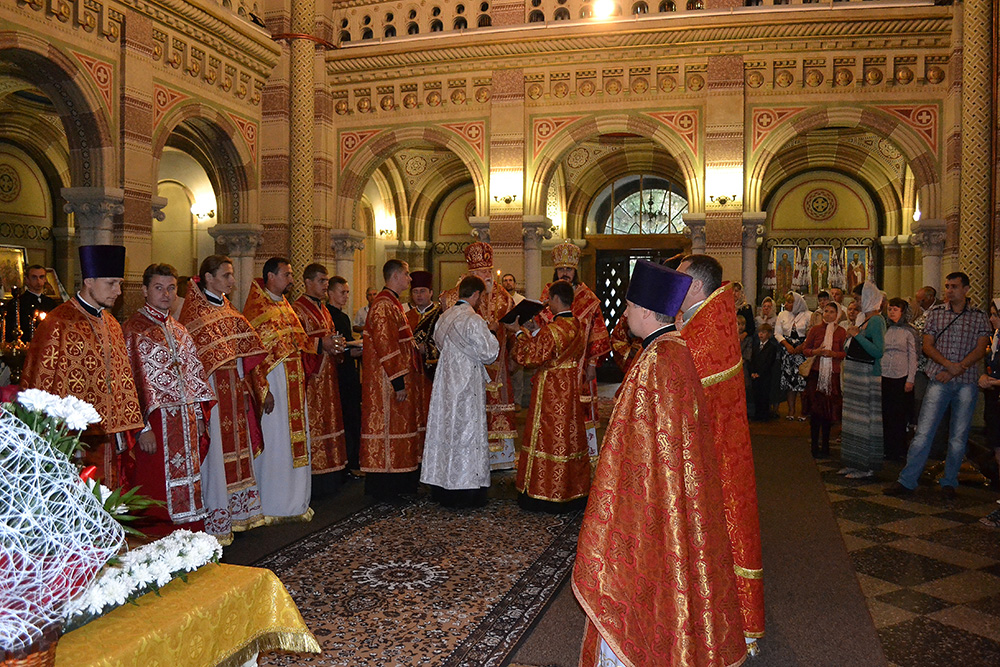 У Чернівцях молилися перед іконою з мощами святого Максима за мир в Україні