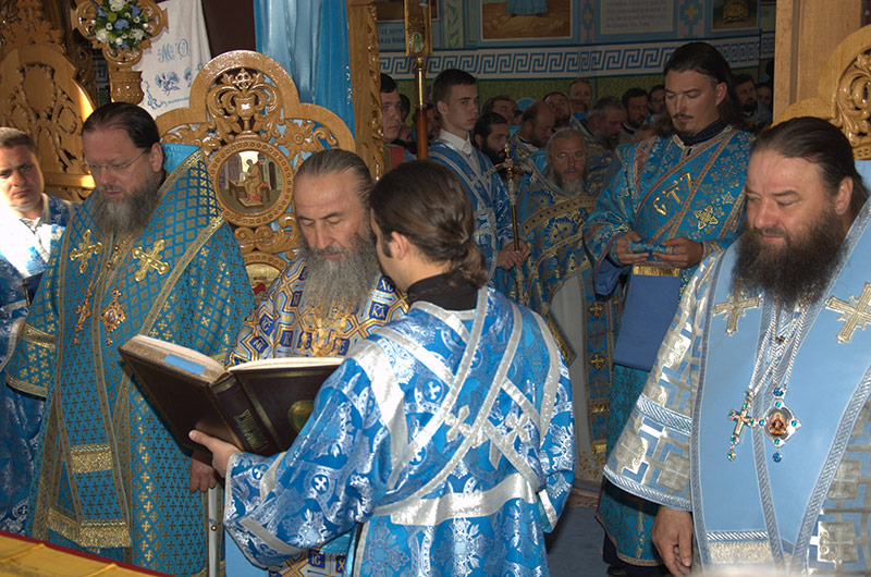 Митрополит Онуфрій і ще понад 80 священнослужителів з усієї Буковини помолилися в с.Бояни