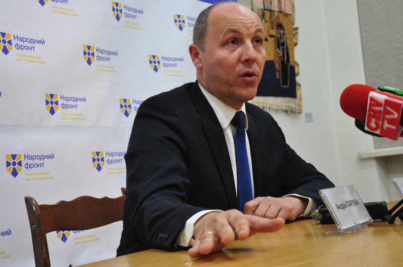 Від президентського блоку балотується депутат, який до останнього підтримував Партію регіонів та голосував за скандальні закони 16 січня, - А.Парубій