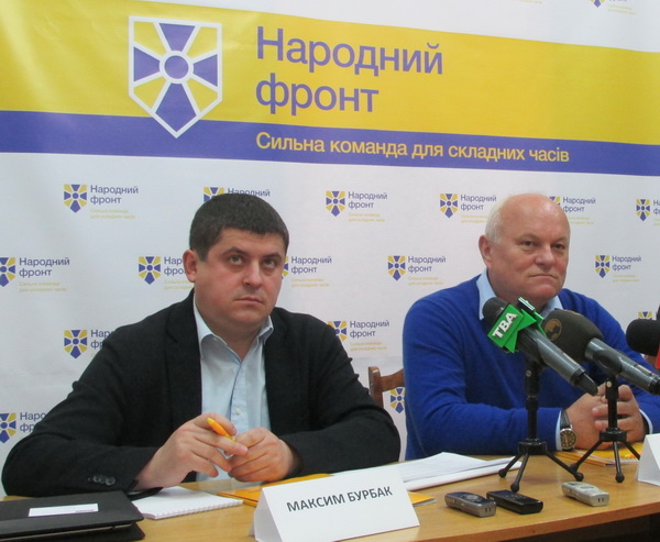 Максим Бурбак та Микола Федорук поспілкуються з журналістами про чесні вибори 