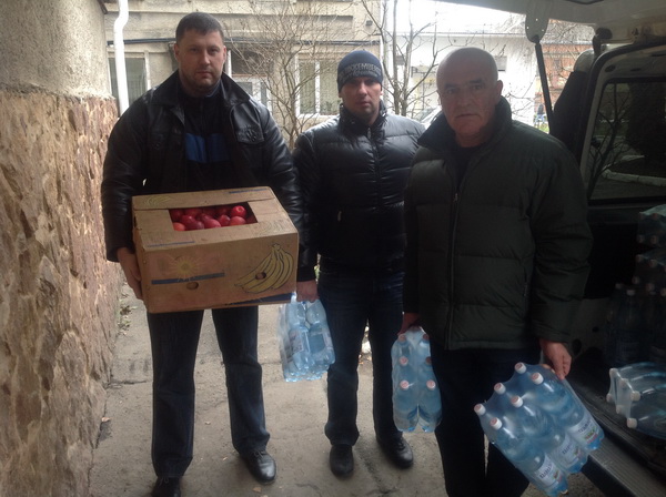 Чернівецькі автомайданівці взяли шефство над пацієнтами дитячої лікарні