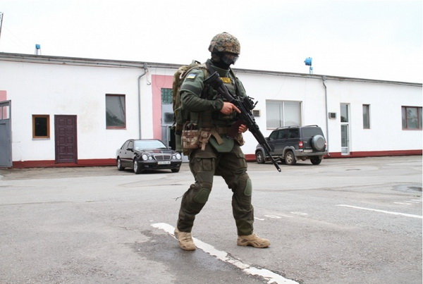 У буковинських міліціонерів найкращі зразки бронезахисту, - начальник УМВС України в Чернівецькій області