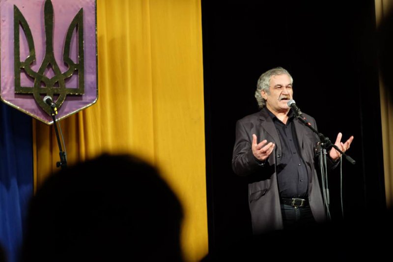 Василь Шкляр з чернівчанами на патріотичному вечорі вшанував героїв битви під Крутами (ФОТО)