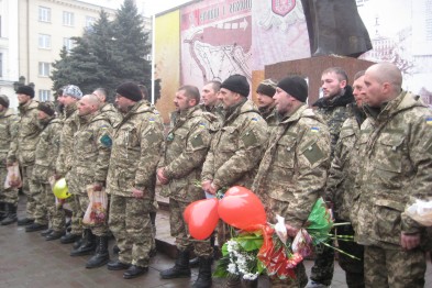 Буковинські військові з Дебальцевого заспівали гімн у Чернівцях