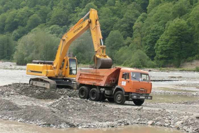 Прокуратура через суд вимагає повернути 200 тисяч гривень за видалену піщано-гравійну суміш 