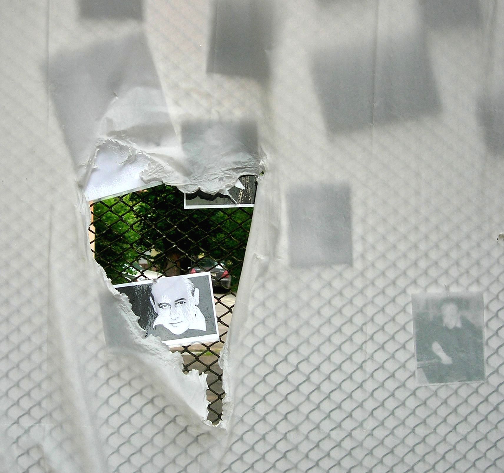 У 'Безпритульному музеї - квартира Пауля Целана' вже вчинено акт вандалізму (+ фото)