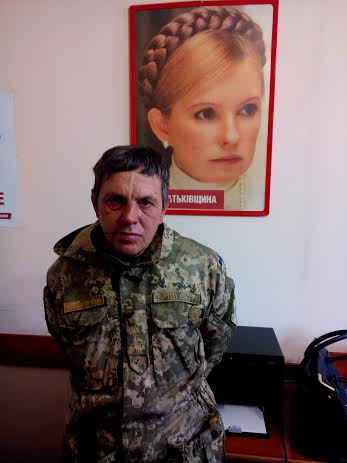 Буковинська «Батьківщина» передала ліки в АТО з батьківщинівцем-добровольцем