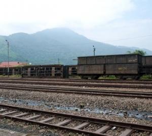Водій, який  виїхав на залізничний переїзд, загинув, 3 пасажирів госпіталізовані