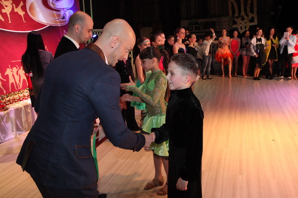 Голова журі Влад Яма особисто вручив дипломи глибочанам