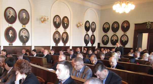 Депутати Шалєєв і Бешлей критикують перенесення сесії міської ради