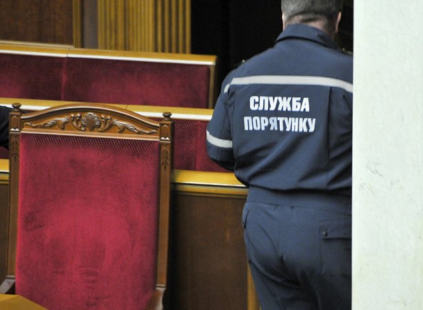 Київ активно обговорює участь (і, частково 'договірну', перемогу) 'опозиціонерів' у ніби українських виборах на неконтрольованій території. Захід не проти?  