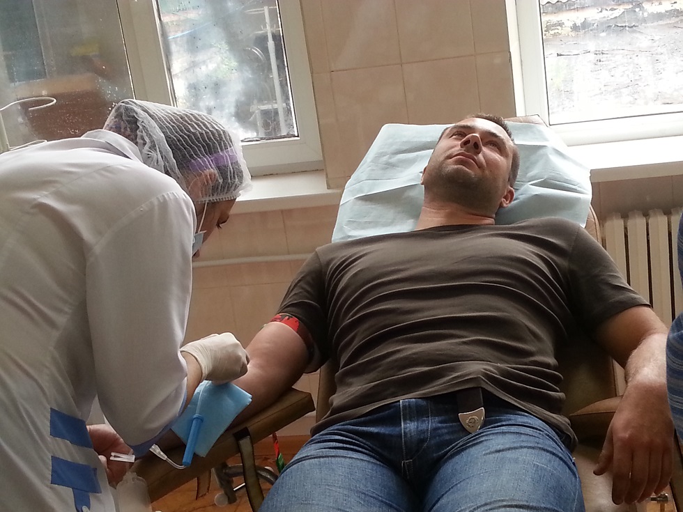 Чернівецькі «батьківщинівці» здали кров для бійців, які захищають конституційний лад і державну цілісність України