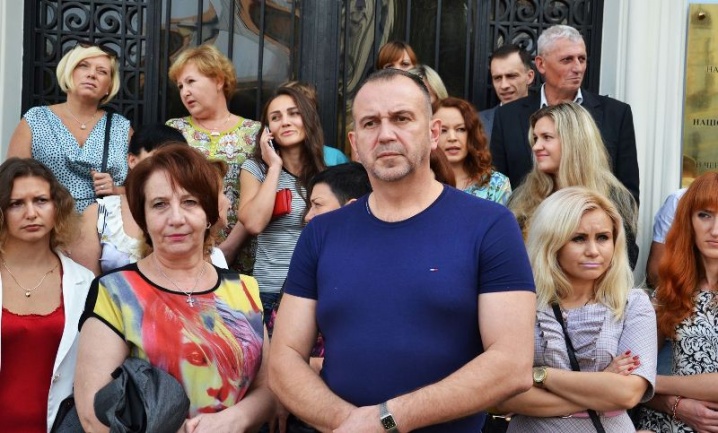 Гонтарєва ігнорує листи своїх чернівецьких підлеглих: люди вийшли з протестом на вулицю