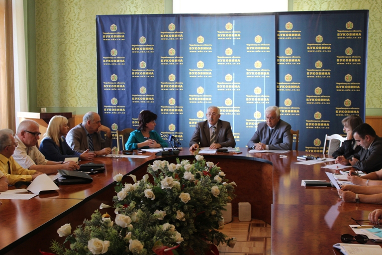 Буковинські румуни поскаржилися Фищуку на малу кількість шкіл, класів і підручників  