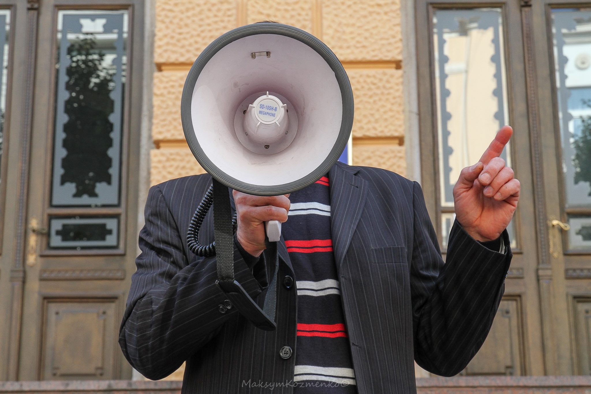 Невідомі люди пікетували Чернівецьку ОДА