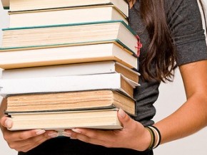 На Буковині не вистачає підручників для школярів більшості класів