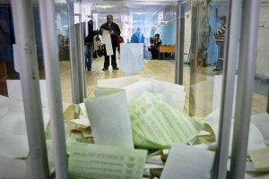 Перед місцевими виборами лідирують партії Тимошенко і Порошенка