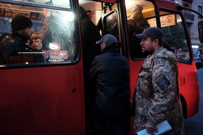 Бійці АТО у Чернівцях перевіряли, чи провезуть їх безкоштовно у маршрутках (ФОТО)