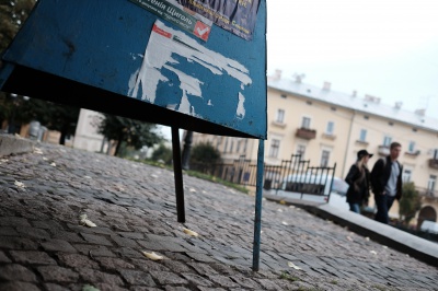 У політичній рекламі на місцевих виборах на Буковині помітно переважає просування партійних брендів, а не окремих кандидатів у депутати