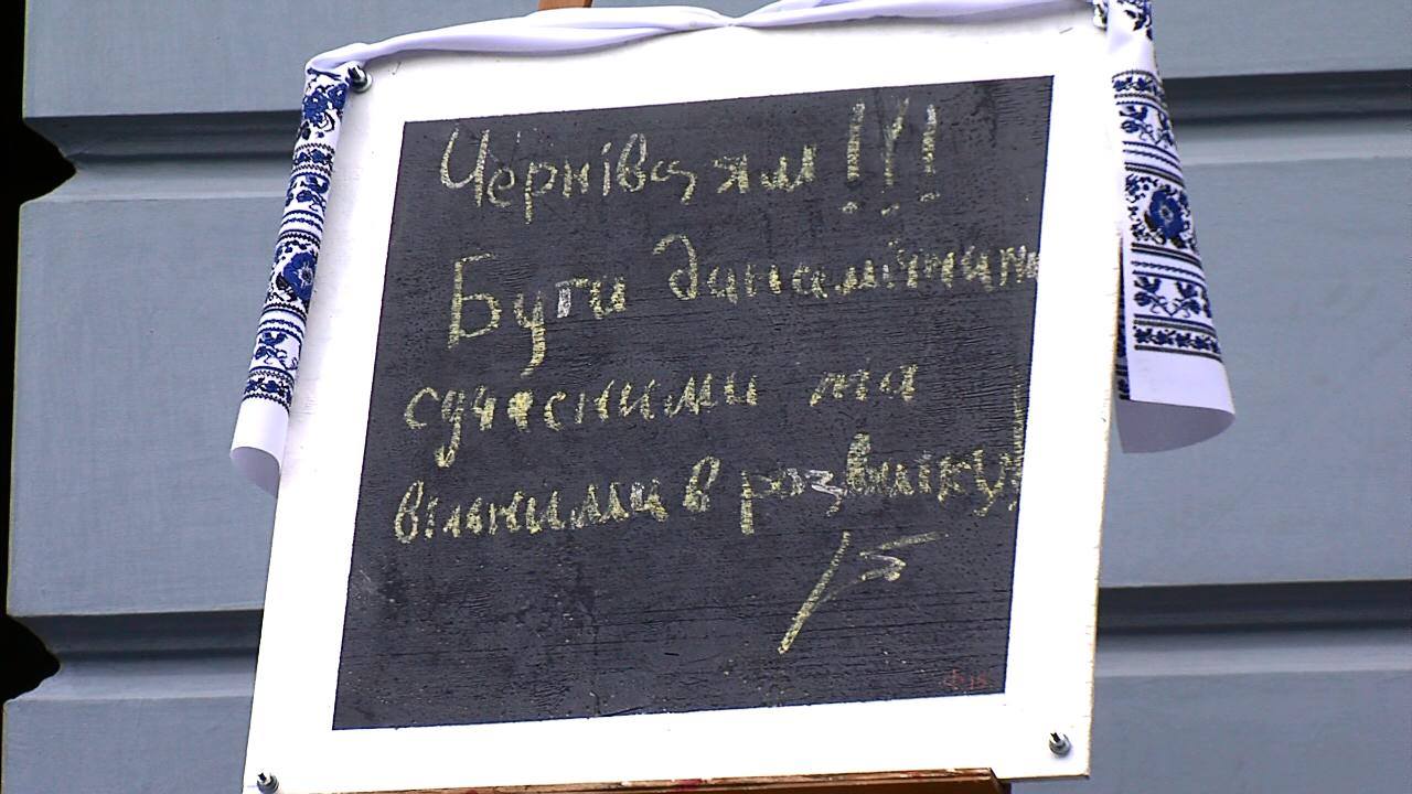 'Чорний квадрат виборця' презентував у Чернівцях місцевий художник
