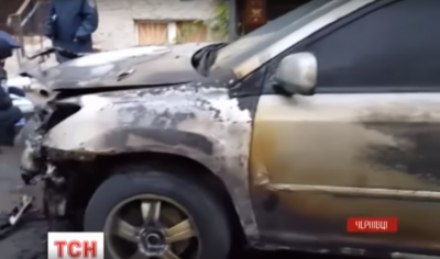 Експертиза: Причина пожежі 'Лексуса' депутата у Чернівцях - підпал