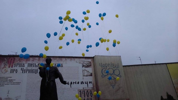 Буковинська «Батьківщина» відзначила День Гідності та Свободи, вшанувавши родини Героїв Майдану