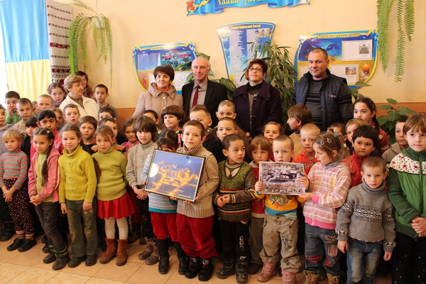 Делегація Дністровської ГАЕС потішила діток та педагогів Хотинської спецшколи-інтернату № 2 