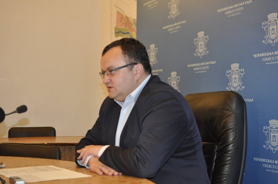 'Рідне місто', яке на виборах 'захищало' простих людей, мало би очолити соціальну комісію, а не земельну, - мер Чернівців