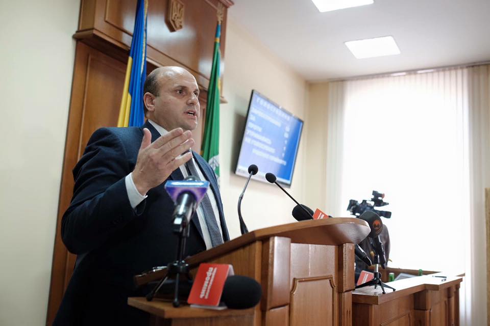 Іван Мунтян хоче знати, що думать буковинці про нагальні проблеми краю