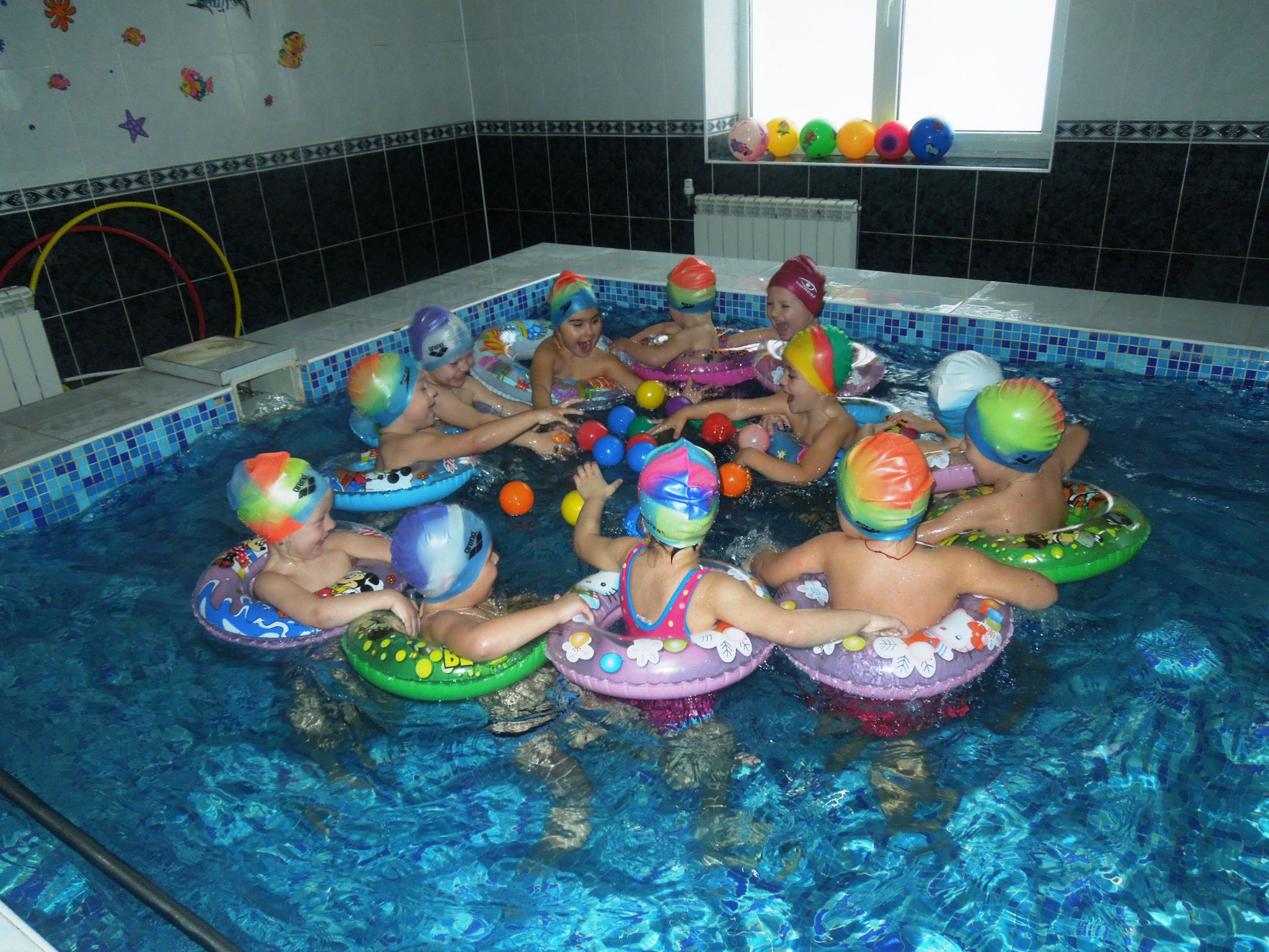 Майже 400 чернівецьких дітей отримали можливість займатись плаванням протягом усього року