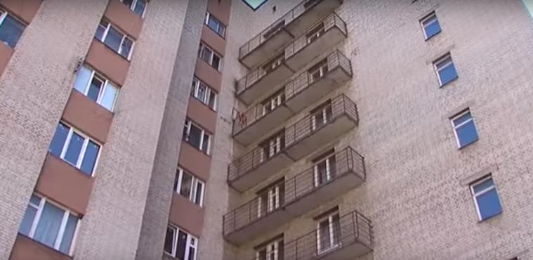 Чернівчани вийдуть під стіни ОДА через загибель студента, який розбився впавши з висоти третього поверху 