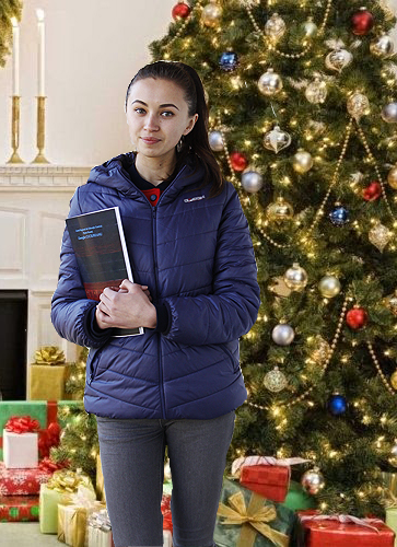 Молода художниця з Глибоччини, яка працює продавщицею у магазині,  представила декілька своїх робіт на Міжнародний конкурс у Румунії