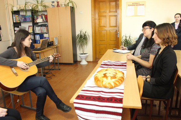 Ембер Віллхайт хоче навчитись у глибочан грати на гітарі та записатись на приватні уроки танців